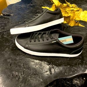 Toms Mens Carlson Leather Sneakers - Black/ White Trim - Size 10.5